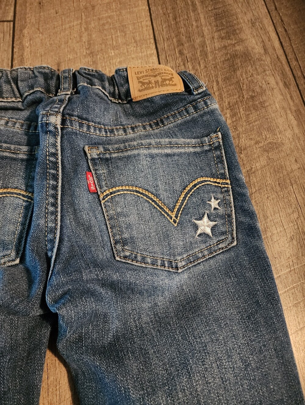 Embroidered Levi's - Picture 6 of 6